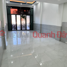 FOR SALE: 2-STORY COMMERCIAL HOUSE ON NGUYEN TAT THANH STREET _0