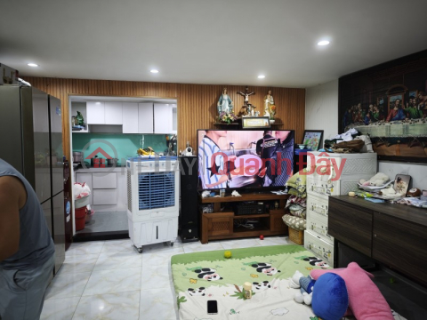 Two-story house for sale in an alleyway near AEON Mall, 1 minute from the beach, 3.25 billion VND, wider at the back. _0