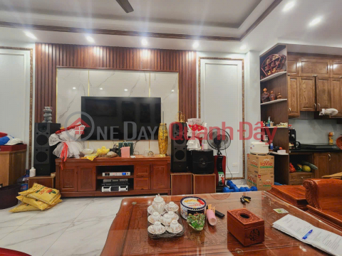 House for sale in Nguyen Du alley, Hai Ba Trung, 37m2, near the street, wide alley, fully furnished _0