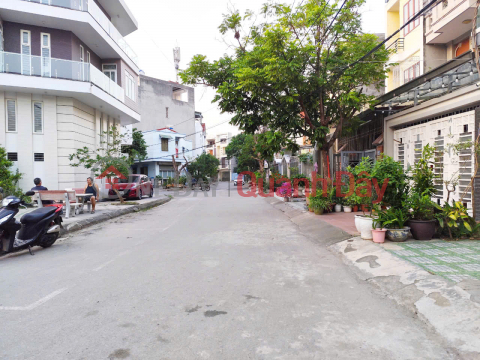 Land for sale at 193 Van Cao - Hai Phong, area 180m2, corner lot with 2 frontages, PRICE 52 million\/m2 _0