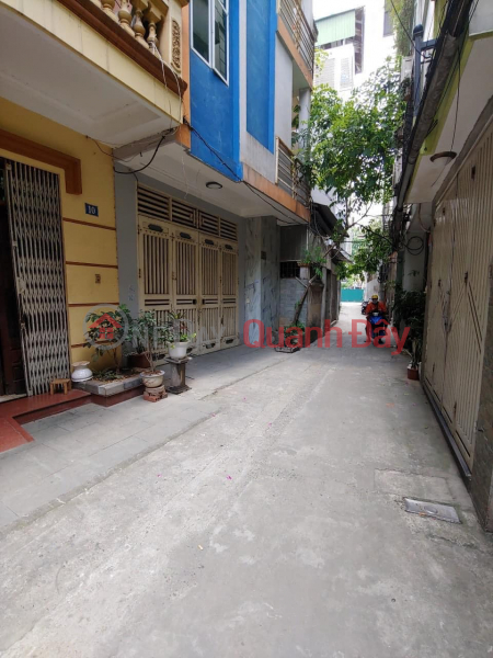 Property Search Vietnam | OneDay | Residential, Sales Listings 91m Front 4.5m Nhin 9 Billion Center Cau Giay District. Cars Parked At The Doors Of The Owners Building A Strong Column Frame. Owner Needs