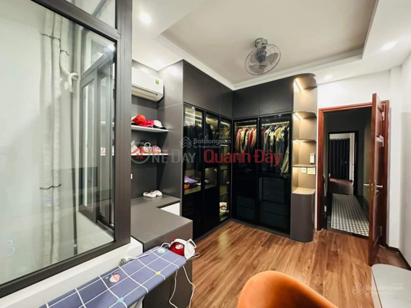 đ 5.6 Billion Selling at a shocking price a very beautiful 2-front apartment near the edge of Le Van Duyet - 4.5*12m - 4 classy floors, car access to the house