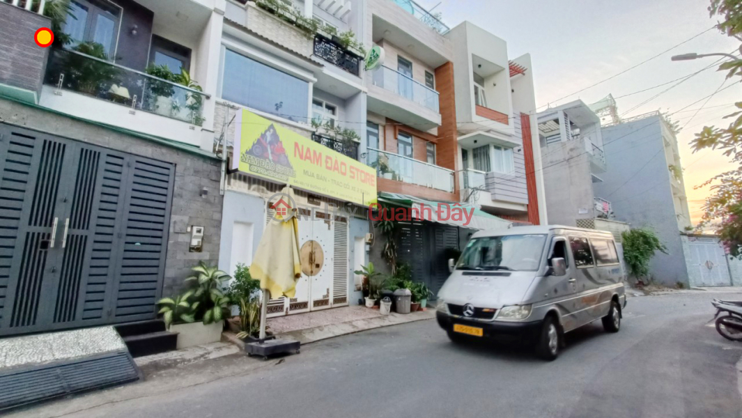 ₫ 5.8 Billion Car alley for sale in Linh Dong, Thu Duc. Corner lot, 3 floors, area: 70m2, width 5m, price 5.x billion.