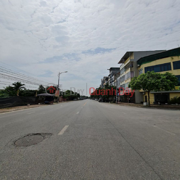 Land for sale in Gia Lam commune, Hanoi, near Vincom, car road. 202m2, 8m square frontage. Investment price. Contact 0989894845 Sales Listings