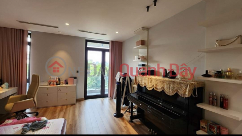 Urgent sale of corner apartment on Cau Giay street, area 90m2 x 5 floors, area 6m. Clear floor, very good business. _0