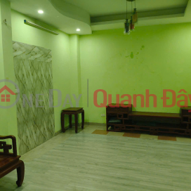 Cho thuê nhà nguyên căn ngõ 139 Nguyễn Ngọc Vũ 40m2 x 5 tầng, 3 ngủ _0