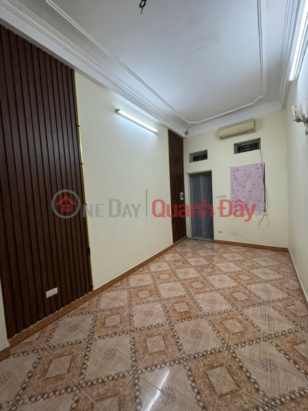 House for rent in De To Hoang alley, 40m2, with loft 6.2 million Rental Listings