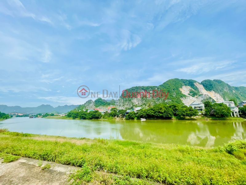 Town center land - Main road - River view Sales Listings