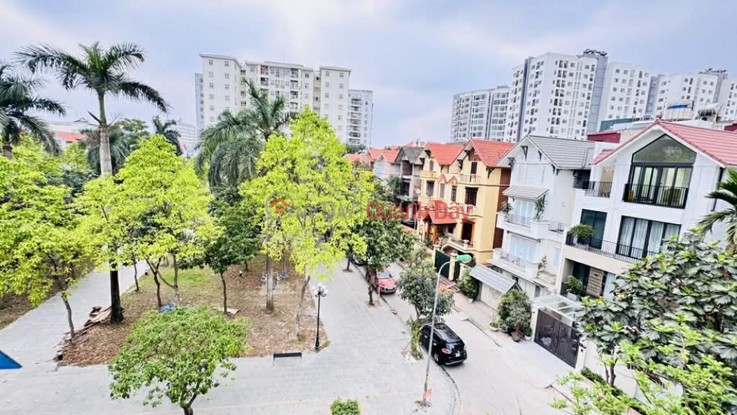 Corner villa in Sai Dong, with sidewalks on three sides, car access, and a view of the green park., Vietnam | Sales đ 43 Billion