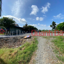 Owner selling land with two road frontages on Provincial Road 839, Duc Hue - 2,712m2, fully residential land, with a ready-built level 4 house. _0