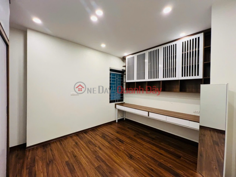 Nhà cực hiếm Nguyễn Khang 32m2 x 6T, ô tô đỗ cửa, ngõ thông, kinh doanh 7.5 tỷ Việt Nam, Bán, đ 7,5 tỷ