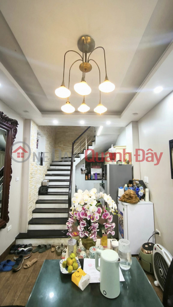 Hoang Hoa Tham house for sale, 40m2 - 4 floors, price 5.45 billion still negotiable. Sales Listings