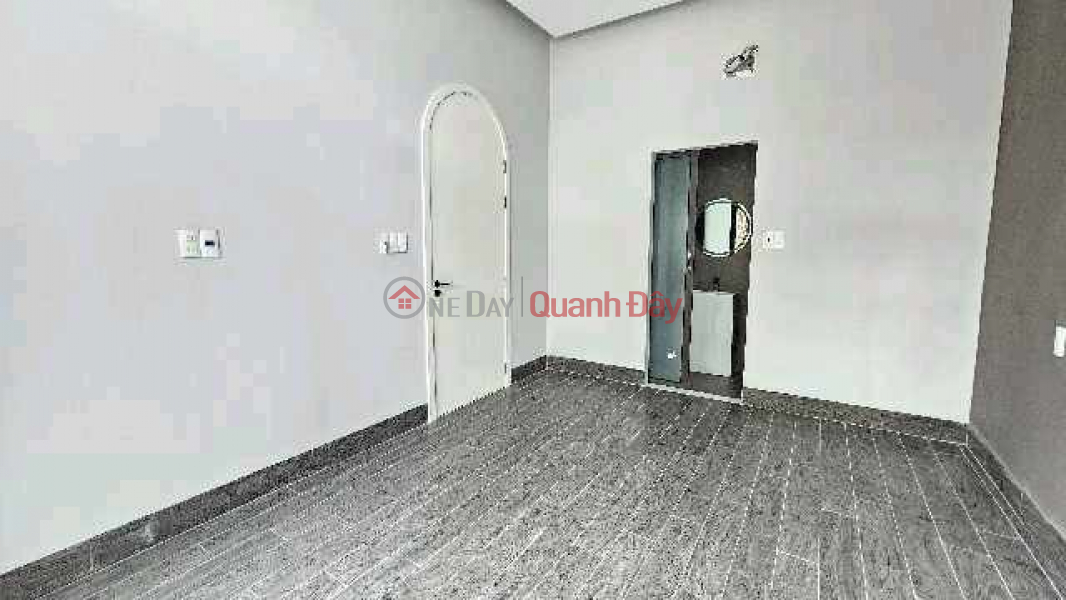 Nhà Sân Vườn 2 Tầng, Hòa Xuân cần bán. Mới 100%, Đường 5m5, lề 3m. 100m2, hướng chính Đông. Liên hệ chủ 0767387977 Niêm yết bán