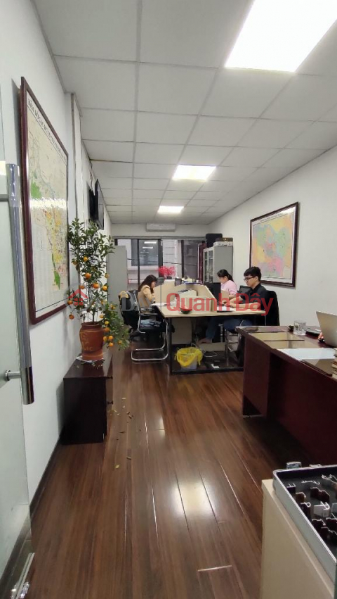 The auto business office building is 100m close to Nguyen Xien street. 5 floors. 17.5 billion _0