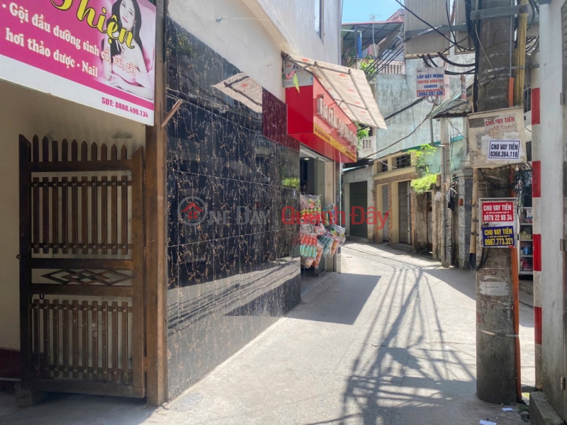 REDUCED PRICE 800 MILLION NEW PRICE 11.5 BILLION<br \\/> CLEAR ALLEY - NEAR STREET - 2 OPEN Sales Listings