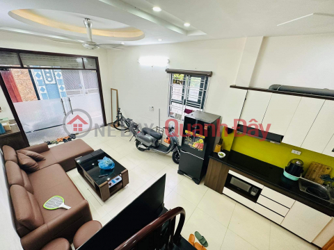 Hai Ba Trung house, furnished, alley, corner lot. 35m*5T*4.2m . frontage _0