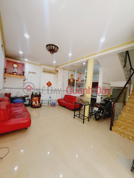 House for sale near Tran Hung Dao, District 5, 55m2, few steps to the Front for a little 5 billion. Sales Listings