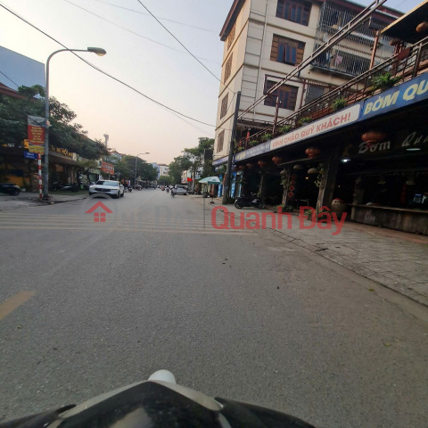 Land for sale in Gia Lam commune, Hanoi. 66m2, 7-seat car passable, near main road, investment price. Contact 0989894845 _0