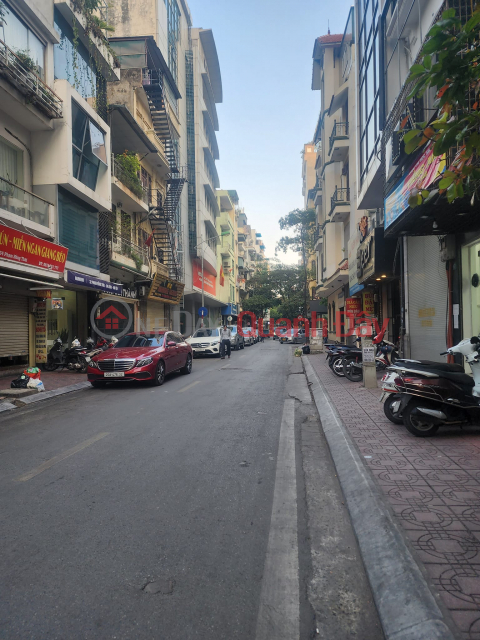 Front of Cua Bac street, Ba Dinh, sidewalk, business, front and back, square book 65X2T, only 28 billion. _0