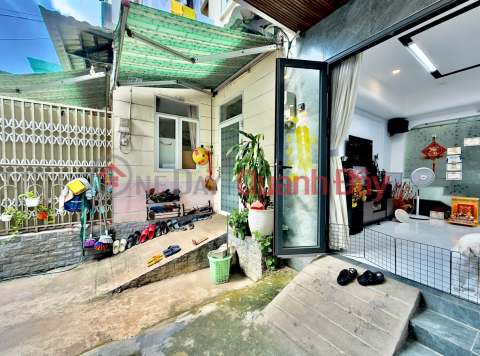 Owner selling house in Binh Thanh District - Near Cay Diep Market, 15m from car access alley, with spacious yard, price 5 billion VND. _0