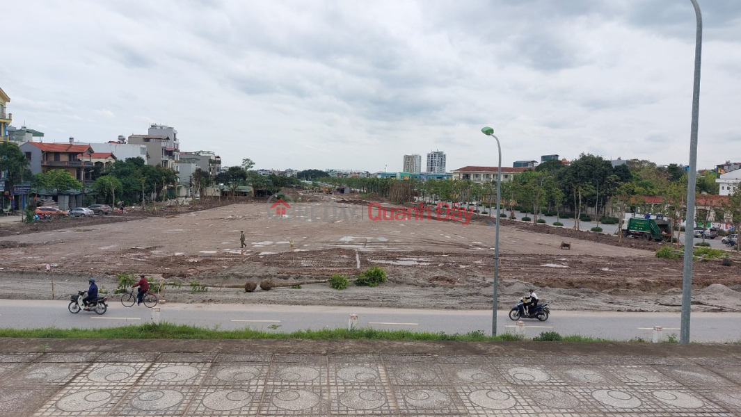 Co Linh Street Auction Land, Wide Road, Soccer Sidewalk, Central Location. Sales Listings