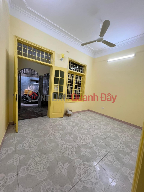 Whole house for rent in De La Thanh. 9 million\/month. _0