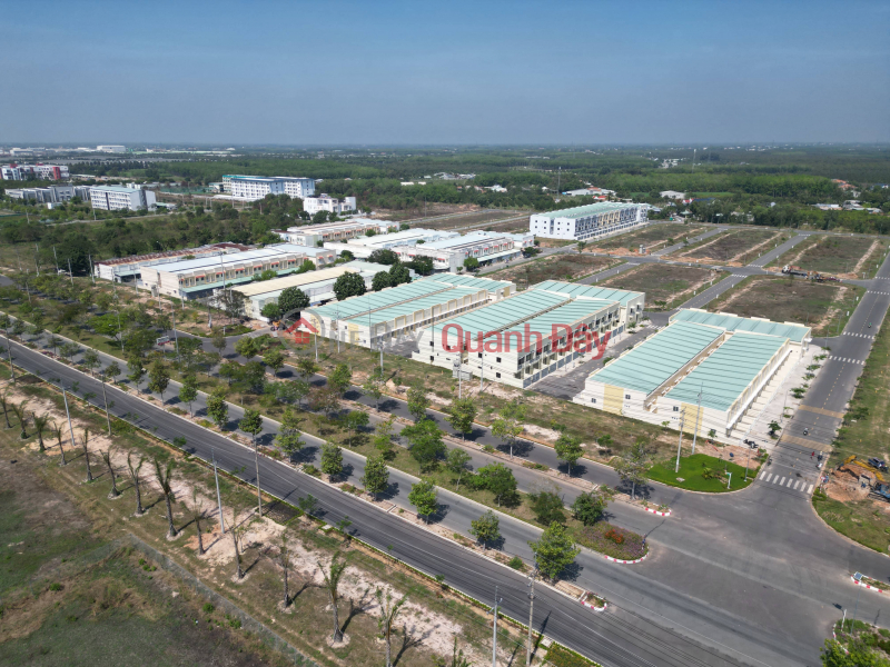 đ 2.1 Billion Townhouse with ready title deed, adjacent to international hospital, priced at only 2.1 billion VND.