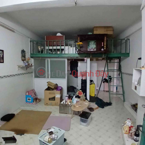 L2389* Sneaking out to view this apartment in District 6 because it's so cheap! Sales Listings