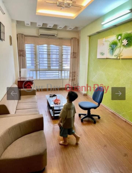 Need to rent a 5-story, 3-bedroom house at 97 Van Cao - Location on the car alley, suitable for office, online sales, and residential. - Floor Vietnam Rental, đ 14 Million/ month