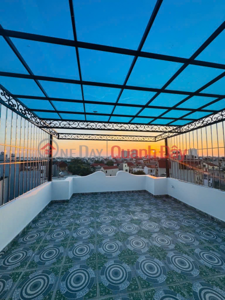đ 16.3 Billion HOUSE FOR SALE ON NGUYEN VAN LINH STREET – LONG BIEN - Corner plot with 2 street frontages – 46m2 – 6 floors with elevator – Fully furnished