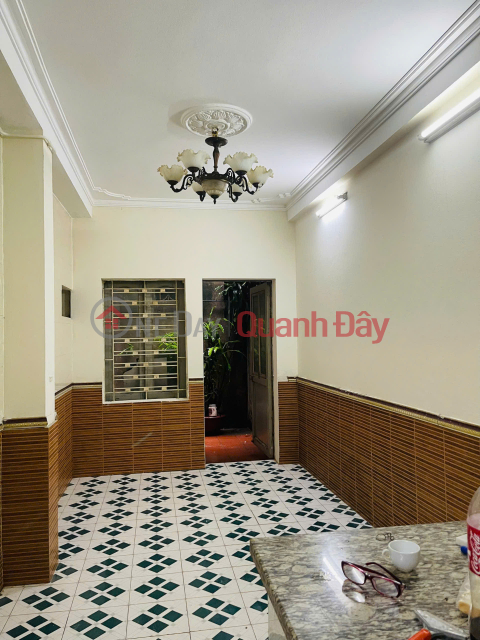 Cho thuê căn hộ tập thể tầng 1 đường Hoàng Ngọc Phách, 80m2, 2 phòng ngủ, 10 triệu _0