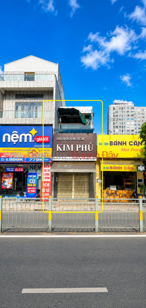 House for rent on Luỹ Bán Bích street, 88m², 3 floors, near intersection and park. _0