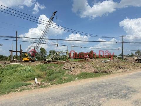 Bán nhà vườn gần 1.900m2 - Thổ cư hơn 1.600m2 - View sông Vàm Cỏ Tây - Giá 5,9 tỷ _0