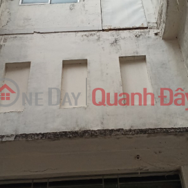 The owner rents the whole house, suitable for storage or living at 240\/5A Le Thanh Ton, Ben Thanh ward, District 1 _0