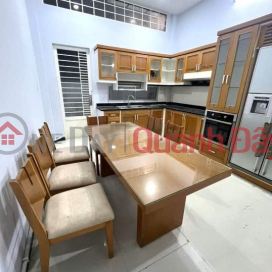 Fully furnished house in car alley, 4 floors, 6 rooms, for serviced apartment use _0