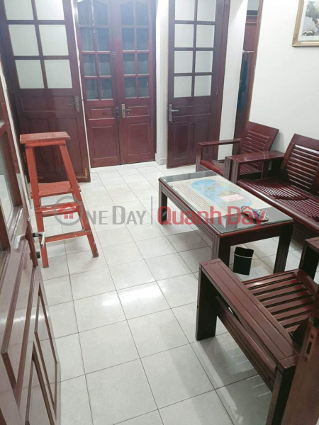 The owner sells the collective apartment at 16B Ngo Tat To street - Van Mieu, Dong Da, Hanoi. Sales Listings