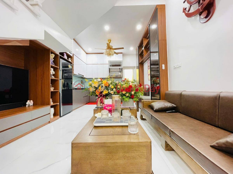 Excellent price! House for sale on Pho Duc Chinh street, 100m2, 4 floors, 4.7m frontage, 54.5 billion VND, wide sidewalk, ideal for business. Sales Listings