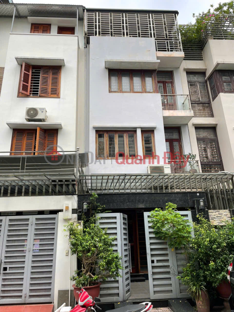 For rent as an OFFICE, FAMILY house next to Hoang Van Thai street, area 85m2 - 4 floors - 5m frontage - 5 bedrooms - Price 29 million _0