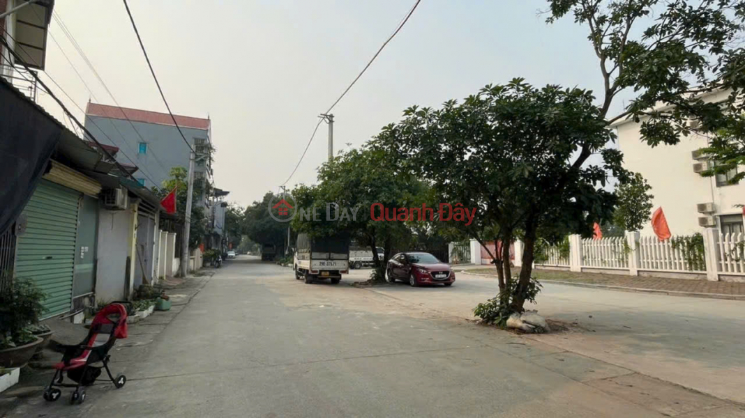 Beautiful house ready to move in - Car access, facing a park, near Nhat Tan Bridge, only 15 minutes to Hanoi city center. Sales Listings