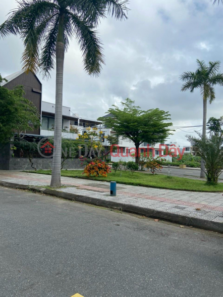 Land for sale on Nguyen My street, Hoa Xuan, Da Nang. Nice location right in a beautiful open park, good price for investment Sales Listings