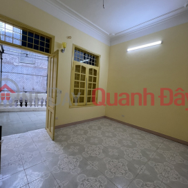 INVITING TO RENT A ENTIRE HOUSE IN DE LA THANH - 50M x 3 FLOORS - NEW HOUSE - BRIGHT _0