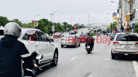 House for sale in Co Linh, corner lot, sidewalk, container truck can turn around _0