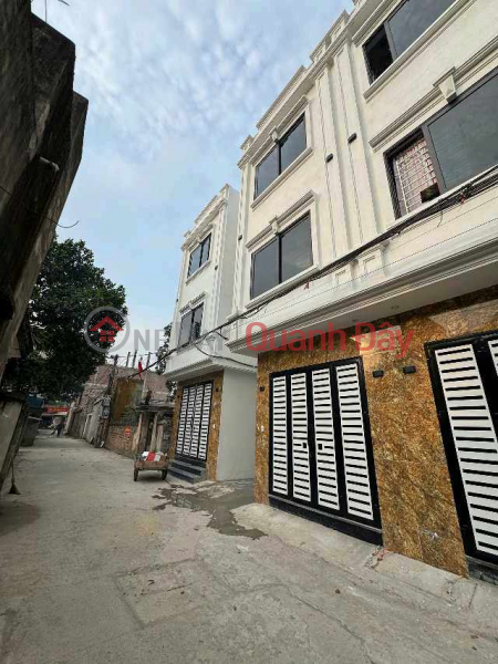 Owner sells 3-storey house, corner lot, adjacent to main car road Sales Listings