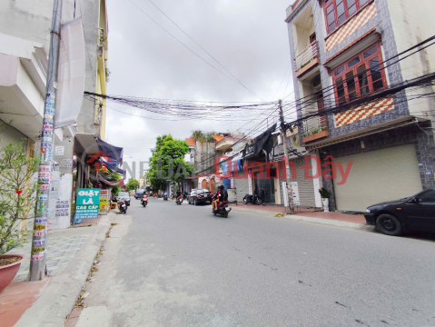 Land plot on Khuc Thua Du street - 90m² - 4.5m frontage - extremely rare - beautiful location _0