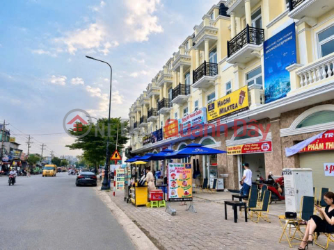 Direct owner renting out commercial space in Di An, 25m road frontage, 3 floors, 245 m2, 22 million VND\/month. _0