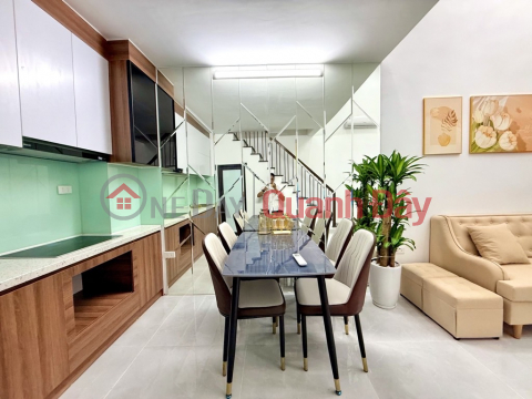 Thinh Quang 30m2 3 bedrooms only 5.9 billion, clean alley, near bus, big market _0
