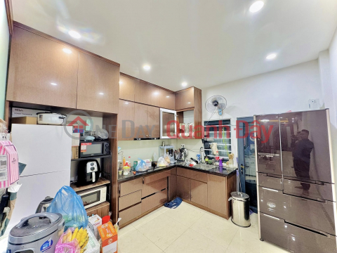 Bán nhà mặt phố Trần Hưng Đạo, 50m2, 5 tầng, mặt tiền 5m, 50 tỷ, vỉa hè rộng, dòng tiền 60tr/tháng _0