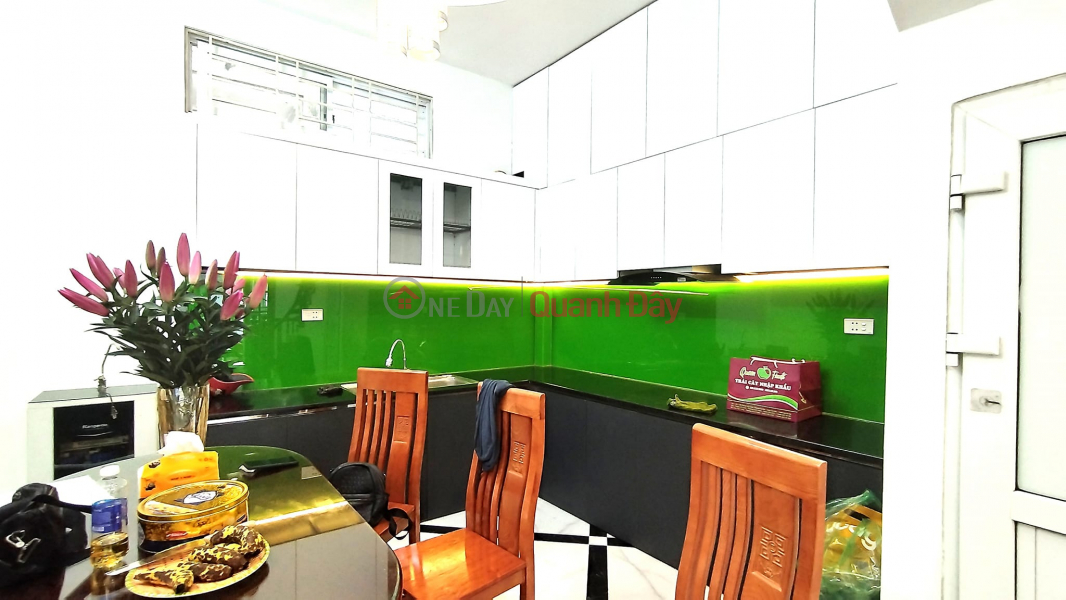 5-storey house for sale, area: 42m, frontage 4m, price 8.9 billion. Khuc Thua Du, Cau Giay. Sales Listings