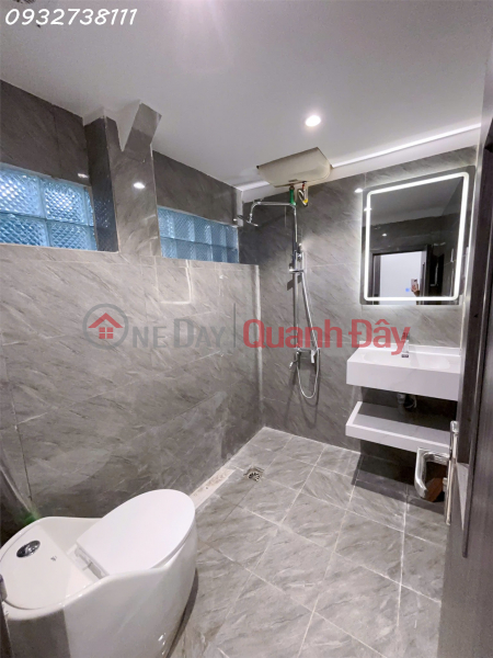 đ 4.9 Billion Apartment for sale on Nguyen Khoi street, Hai Ba Trung, extremely beautiful, best price on the market