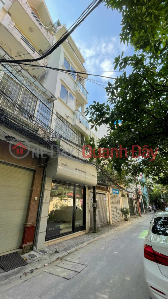 OWNER QUICKLY SELLS A DELICIOUS HOUSE on Thai Thinh Street, Golden Location, 72m2, car can avoid 7-ton truck, elevator for business Sales Listings